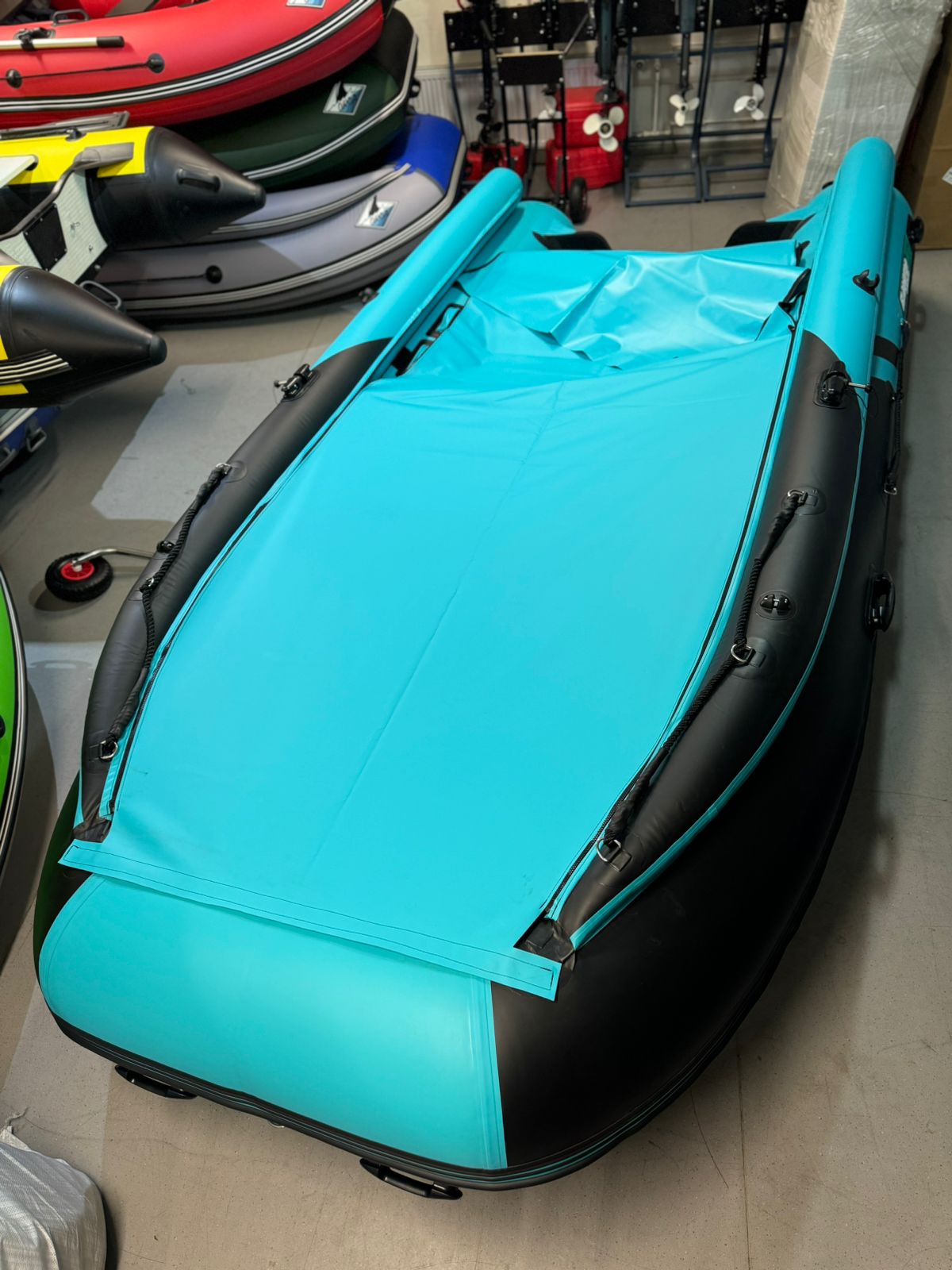 Лодка Gladiator E 420 X